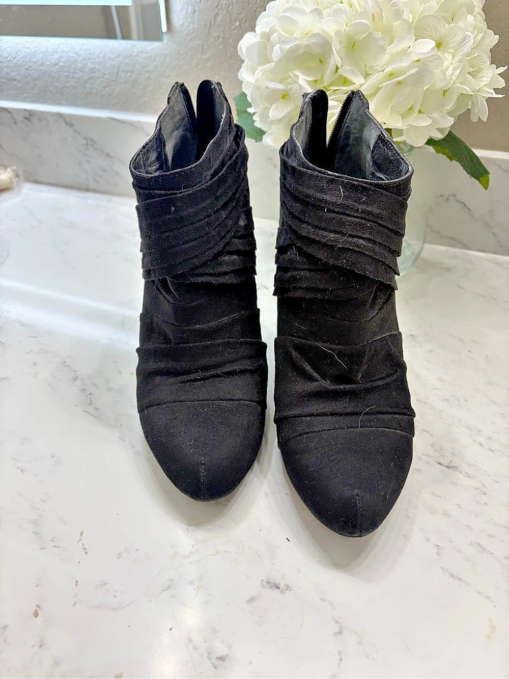 Guess Dottest Black Suede Scrunched High-Heel Zip Ankle Boots US 9